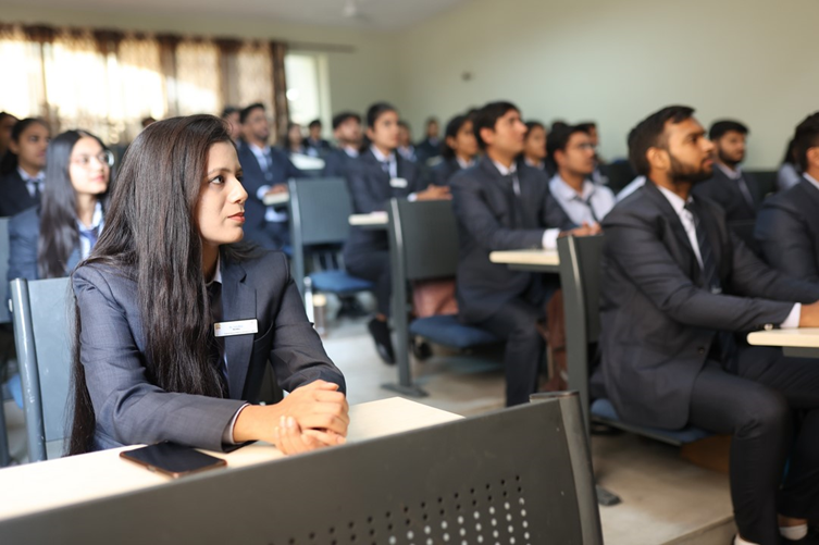 https://www.poddarbschool.com/