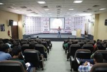 Why Pursue Management Courses with Global Exposure 