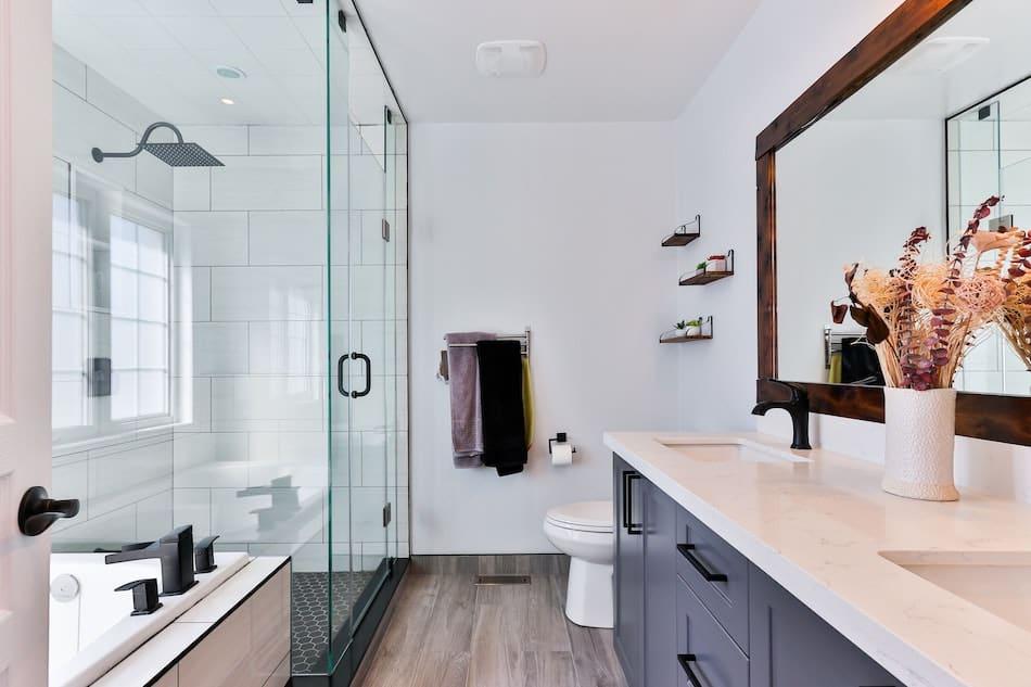 "Sanitaires Abidjan,  Accessoires de WC Abidjan, Baignoires et jacuzzis hydromassage Abidjan"