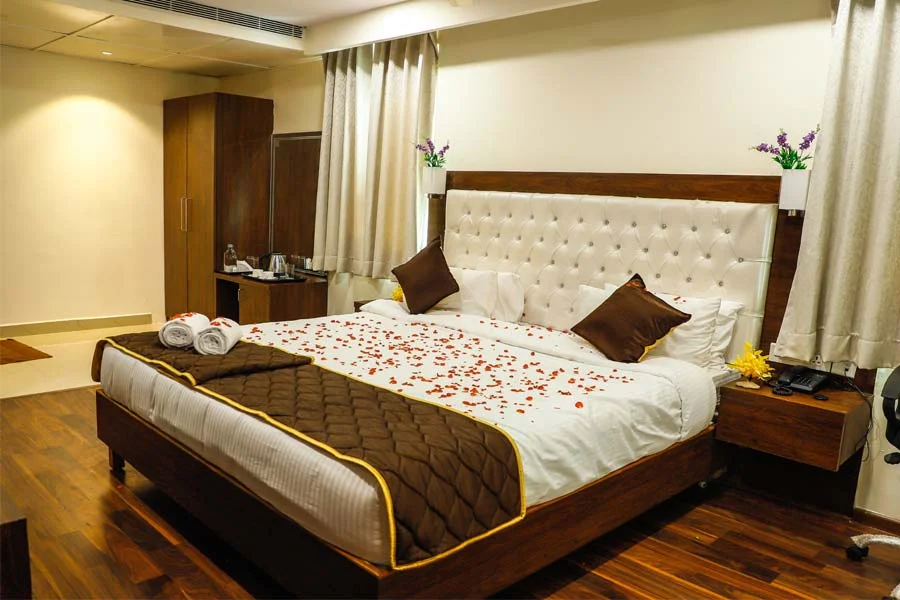 We are One of the top business hotels in Vijayawada offering Luxury Hotel Rooms. Book hotel rooms near Vijayawada Bus Stand for comfort and convenience.