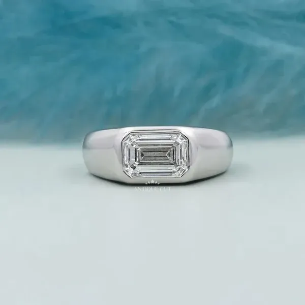 Round cut solitaire ring featuring timeless elegance and brilliant craftsmanship designed for modern engagement jewelry lovers.