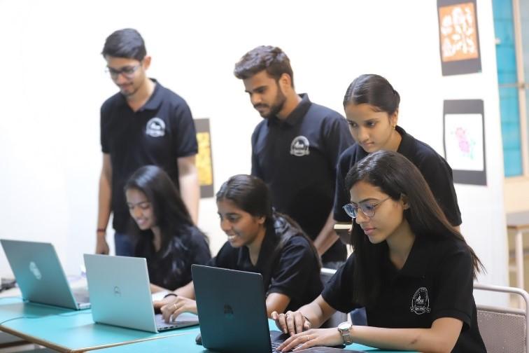 Psychology is the scientific study of human behavior and mental processes. While it often deals with abstract concepts like emotion, memory, or motivation, understanding these elements requires concrete evidence. This is where statistics, a vital branch of mathematics, plays a key role. It allows psychologists to collect, analyze, interpret, and present data in a meaningful way. At Poddar International College, the leading IT college in Jaipur, students are taught how, without statistics, psychology would l